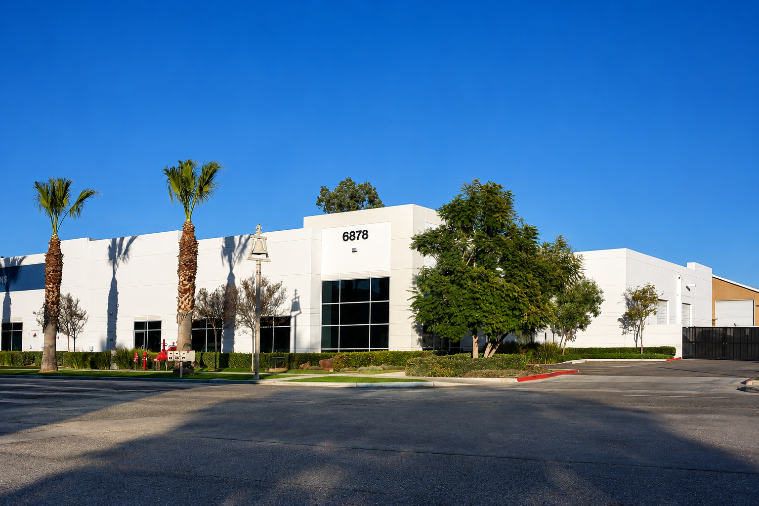 6878 Airport Dr
